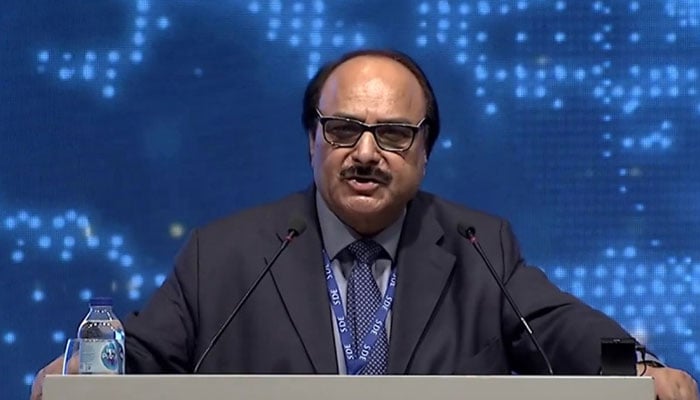 Prominent Kashmiri intellectual and President of the Jammu and Kashmir Council for Human Rights (JKCHR), Dr. Syed Nazir Gilani addresses an event. — crss.pk/File