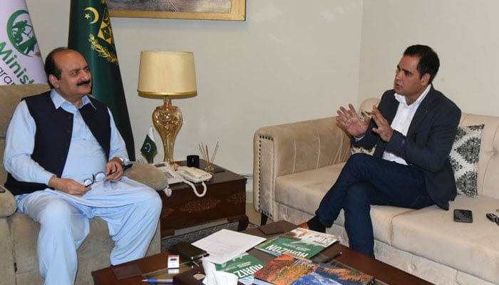 Focal Person to the Chairman, Prime Minister’s Youth Programme (PMYP) Mujeeb Alam Toru (right) in a meeting with Chairman of PMYP Rana Mashhood Ahmad Khan on June 1, 2025. — Facebook@Mujeeb Alam Toru