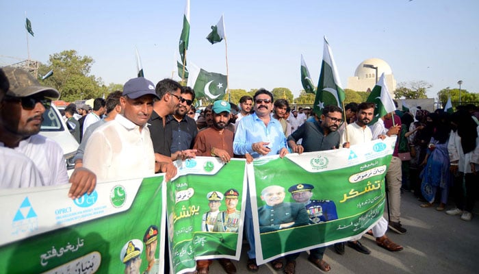 Members of Prime Minister’s Youth Programme are holding Thanksgiving rally to mark victory of Pakistan against India and celebrate the remarkable success of Pakistan Army Operation Bunyan-un-Marsoos at M.A Jinnah road in Karachi on June 1, 2025. — PPI