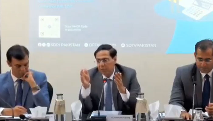 Muhammad Ashfaq, Joint Secretary, Ministry of Commerce (centre), speaks at a seminar on “Winners and losers: making sense of Pakistan’s new tariff policy” organised by the SDPI on June 2, 2025. — Screengrab via Facebook@sdpipakistan