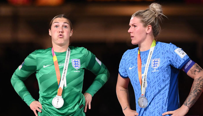 Englands Mary Earps and Millie Bright. —AFP/File