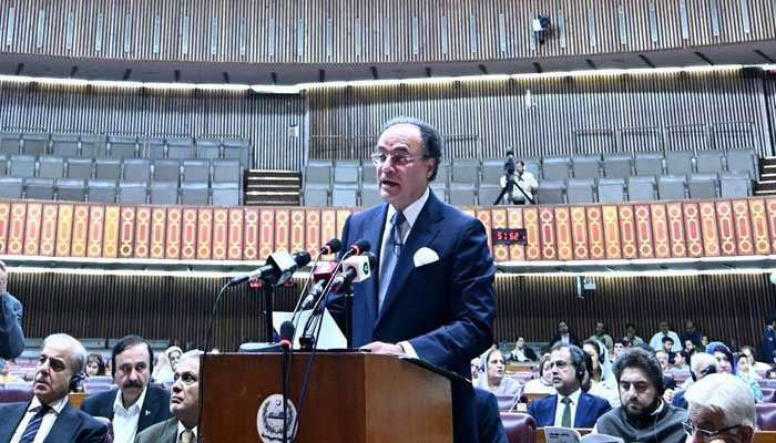 Finance Minister Muhammad Aurangzeb is presenting a federal budget for fiscal year 2025-26 in National Assembly on June 10, 2025. — National Assembly of Pakistan
