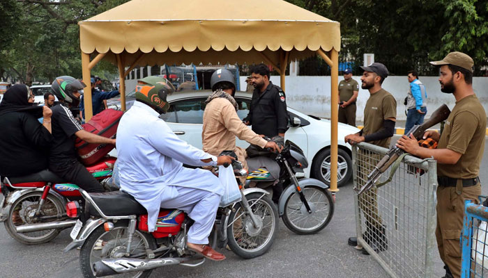 Police official stands alert in Lahore on June 16, 2025. — PPI