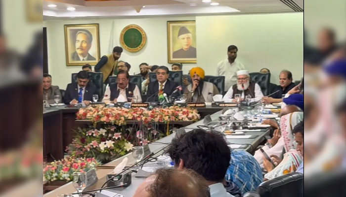 Provincial Minister for Minorities Ramesh Singh Arora (centre right) attends Hum Sab Pakistan Interfaith Conference organised by the LCCI on June 19, 2025. — Screengrab via Facebook@lcci.official