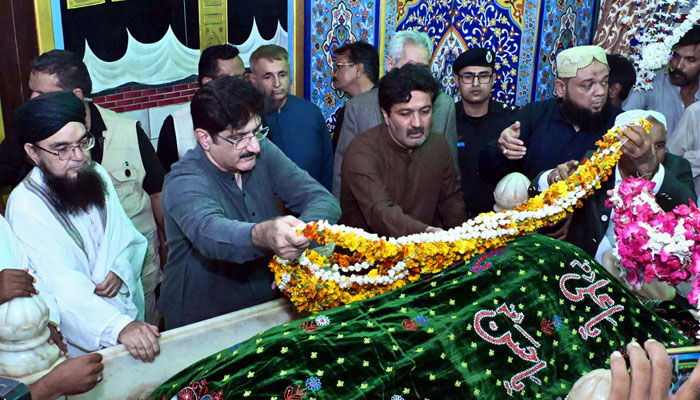 Sindh Chief Minister Syed Murad Ali Shah lays a floral wreath at the shrine of Abdullah Shah Ghazi to mark the concluding rituals of the three-day Urs, in Karachi on June 19, 2025. — PPI
