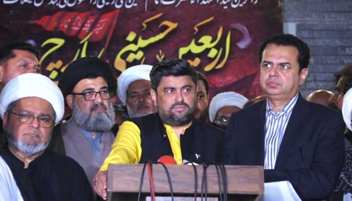 Sindh Governor Kamran Tessori (centre) and Minister of State for Interior Talal Chaudhry (right) are addressing a press conference following talks with Majlis Wahdat-e-Muslimeen in Karachi on August 8, 2025. — Facebook/MWMKHI110