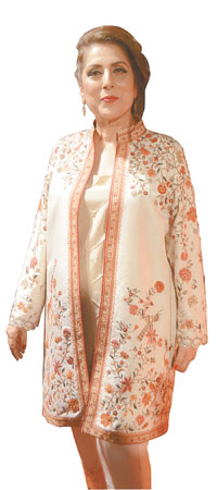 Samina Peerzada exudes elegance in a side hairdo