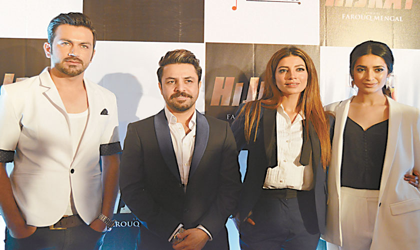 Director Farooq Mengal with the cast of &lsquo;Hijrat&rsquo;