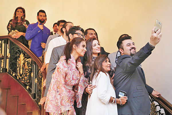 The mandatory ‘Grandfie’ on the stairs, featuring Ahmed Ali Butt, Frieha Altaf, Fouzia Aman and Sarwat Gillani amongst others.
