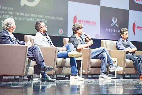 Shah Rukh Khan joined co-producer Ritesh Sidhwani & co-actor Nawazuddin Siddique at a Raees press conference in Dubai.