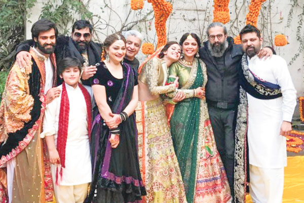 Hadiqa Kiani with Hasnain Lehri, Ali Xeeshan and Abdullah Harris on the set of &lsquo;Chaap Tilak&rsquo;.