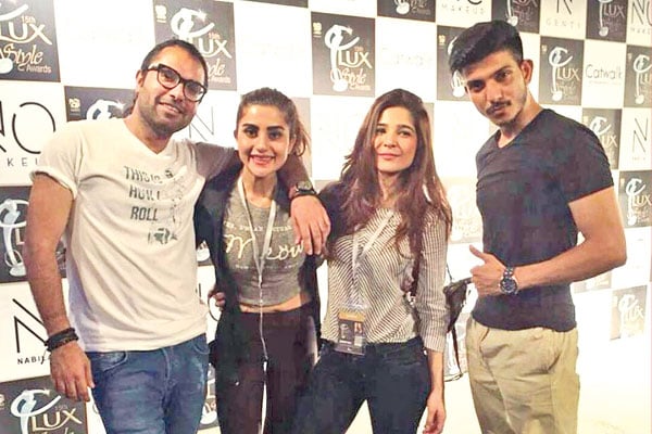 (From left to right) Yasir Hussain, Sohail Abro, Ayesha Omar and Mohsin Abbas Haider backstage at the Lux Style Awards, circa 2016.