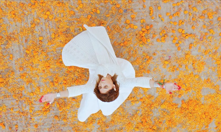 Hadiqa Kiani releases ‘Aaj Rung Hai’ from Wajd