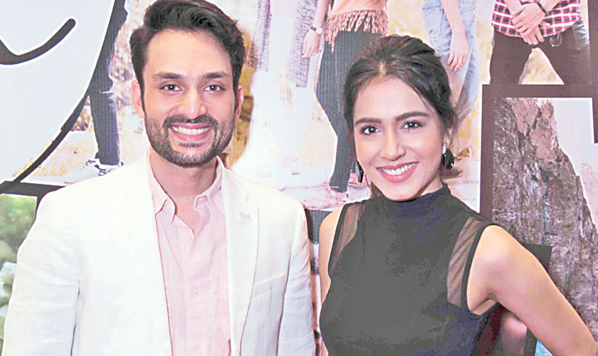 Mansha Pasha with her Chalay Thay Saath co-star, Osama Tahir at the trailer launch of the film.