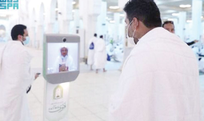 Robots at Makkahs Grand Mosque guide pilgrims with rituals