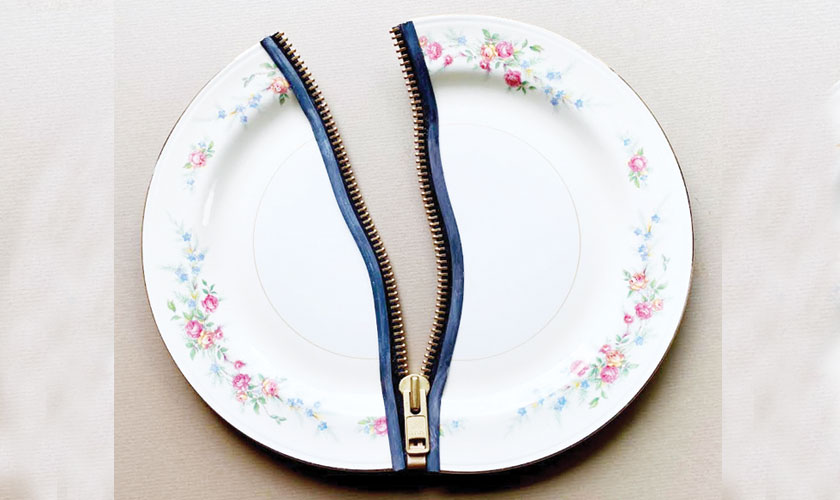 Shattered porcelain in sculptures