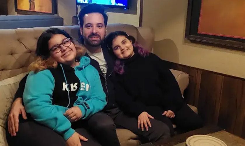 Mikaal Zulfiqar is a well-known and a big name in the industry, who had two recent releases. The actor is a wonderful father to two delightful girls, who are often seen spending time with him.