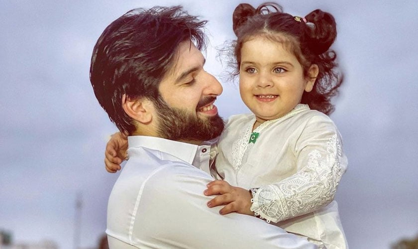 Muneeb Butt is a star who has established himself in the industry with his hard work and consistency. He is married to Aiman Khan, who he has a daughter with, Amal Muneeb. The actor is often seeing sharing snippets of his life on social media and is often seen sharing a sweet relationship with his daughter.