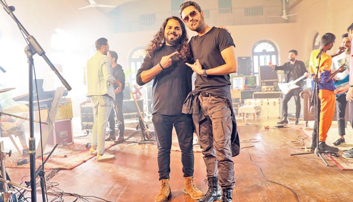 Director Zohaib Kazi with Bilal Maqsood during the shoot of ‘Dheem Tana’, the fourth solo single released by the artist-post Strings. –Photo by Insiya Syed