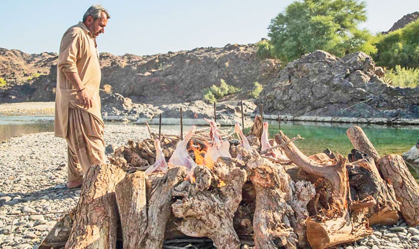 Sajji making on the riverbed near Uthal, Balochistan, Pakistan - Museum of Food - SOC Films