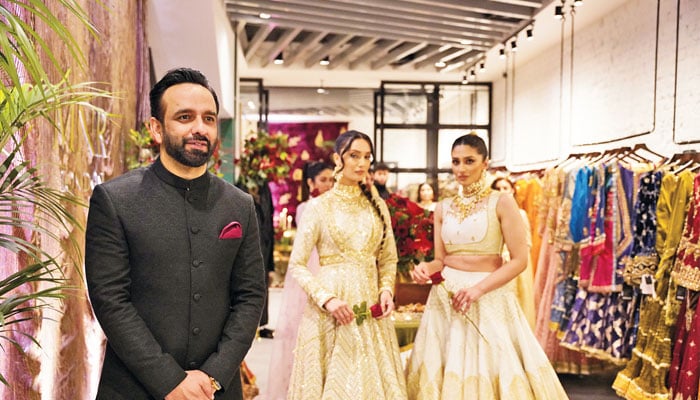 Five years into starting brand MNR, it was Mohsin Naveed Ranjhas collaboration with Ranveer Singh (2018) that became a turning point in his career. High profile campaigns with Sara Ali Khan and Janhvi Kapoor in 2022, along with Pakistan’s biggest star Mahira Khan, saw Ranjha get the credit he was aspiring for. And now, the says the designer, its time for new challenges.