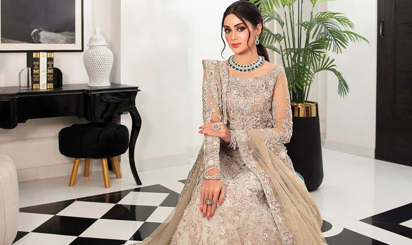 ALL EYES ON THE BRIDE