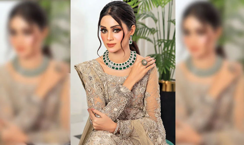 ALL EYES ON THE BRIDE