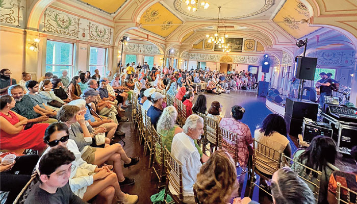 Surfin’ United States of America with hybrid-folk rock music