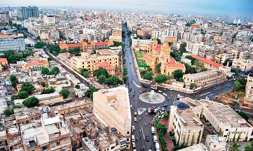 THE UNPLANNED METROPOLIS