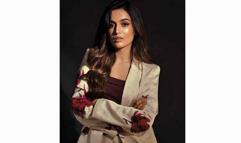 WARM HUES  AND  COSY GLAM