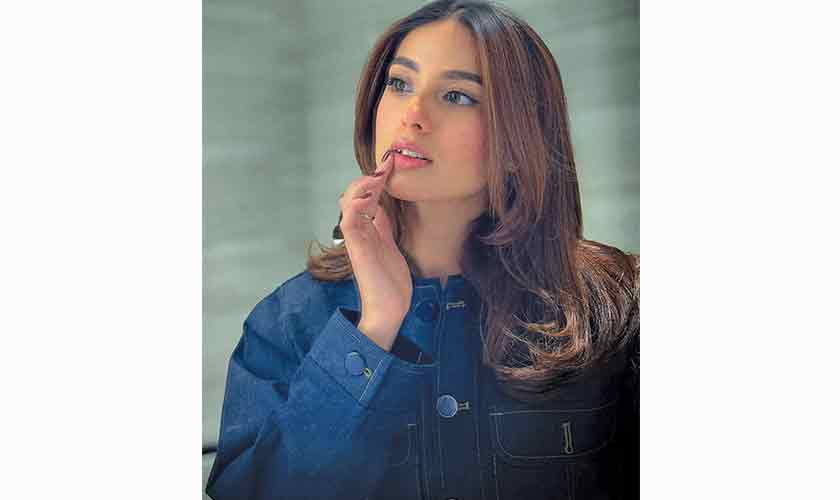 WARM HUES  AND  COSY GLAM