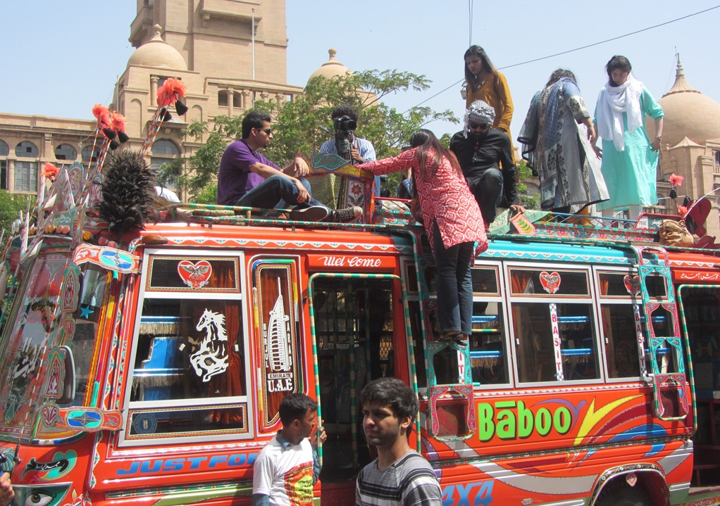 Bus-tling through Saddar