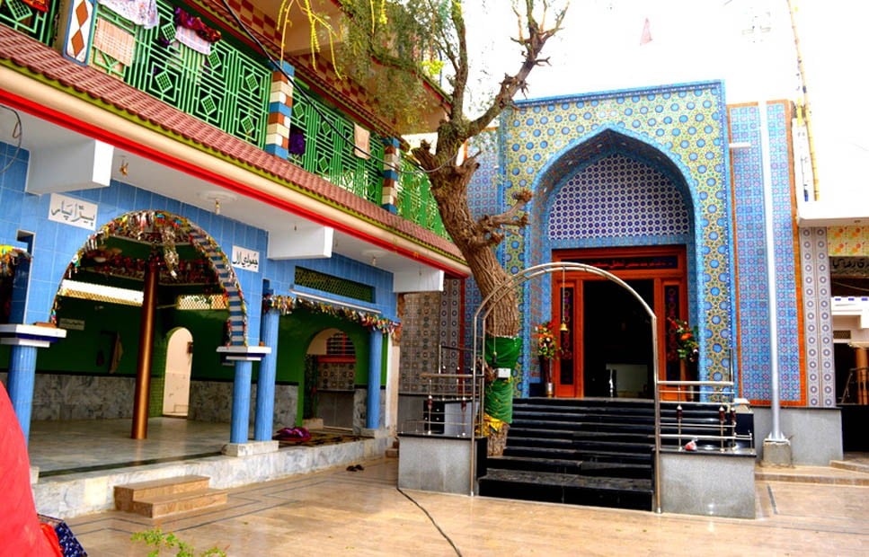 A Hindu dargah