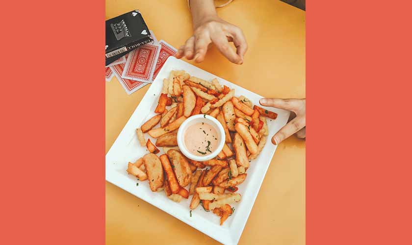 Chikachino: street food served in a fancy setting. Highly recommended for friends to play board games, enjoy a cup of chai and comfort food together. Their Chai With Fries platter is the perfect combo for an evening munch.