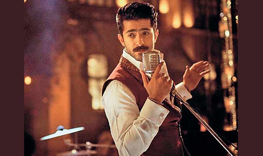 Sheheryar Munawar grooving to Haye Dil from his 2019 film, Parey Hut Love. Sung by Jimmy Khan, it is one of the coolest tracks from modern-day Pakistani cinema.