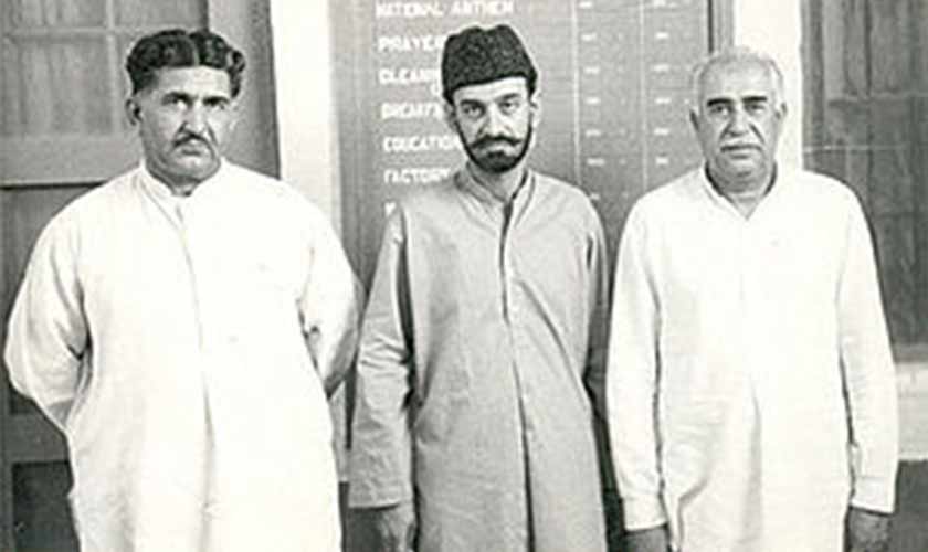 Mir Gul Khan Nasir (Left), Sardar Ataullah Mengal (Middle) and Mir Ghaus Bakhsh Bizenjo (Right) in a historic group photo taken in Mach Jail. — Source: Wikimedia