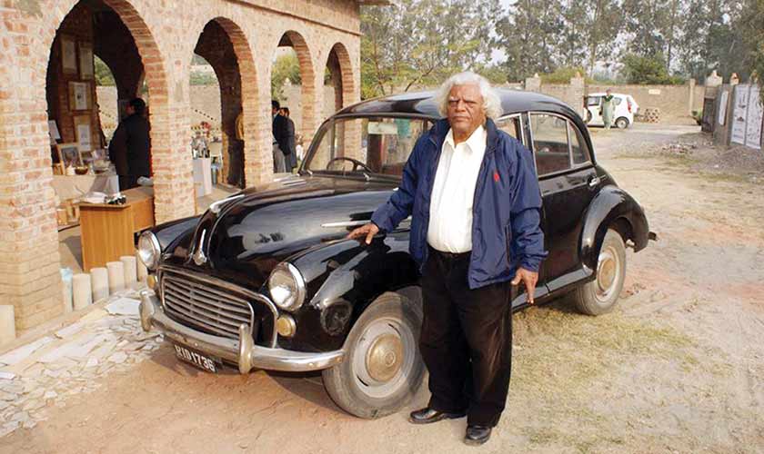 The writer with his Morris 1000. — Image: Courtesy of Dr Ajaz Anwar’s Facebook page