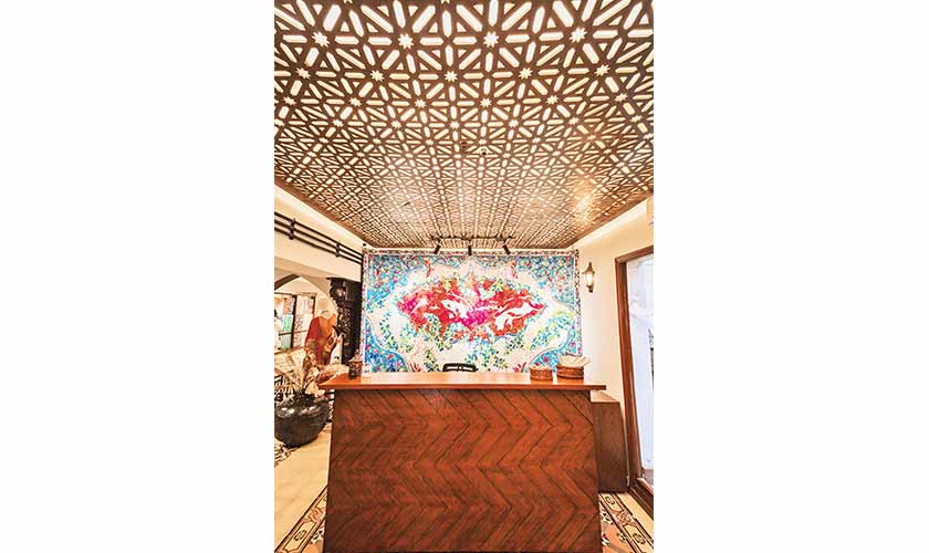 The canvas at the entrance is inspired by Michelangelo’s mural, called Creation of Adam and depicts the Niazi familys ideology of creation.