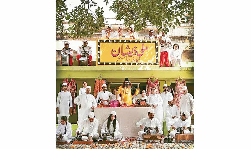 NEWS OF THE WEEK! Sana Javed and Feroze Khan share their first looks from Ay Musht e Khaak