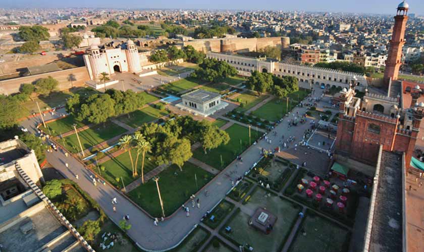 — Photo by Rahat Dar