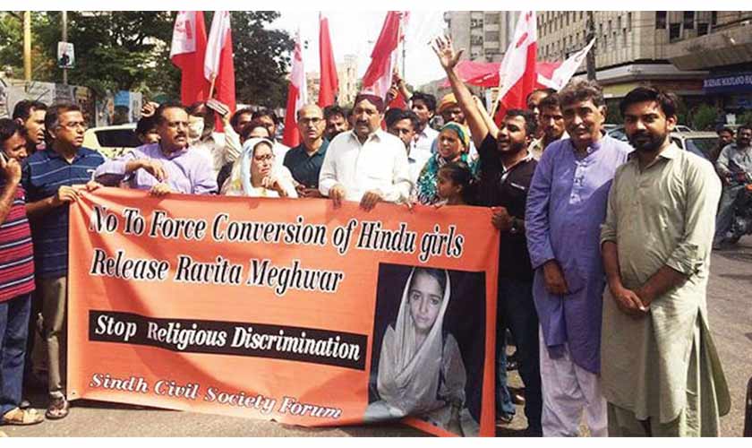 Pakistani Hindu activists stage protest against forced religious conversions. — Photo Twitter @zalmayzia