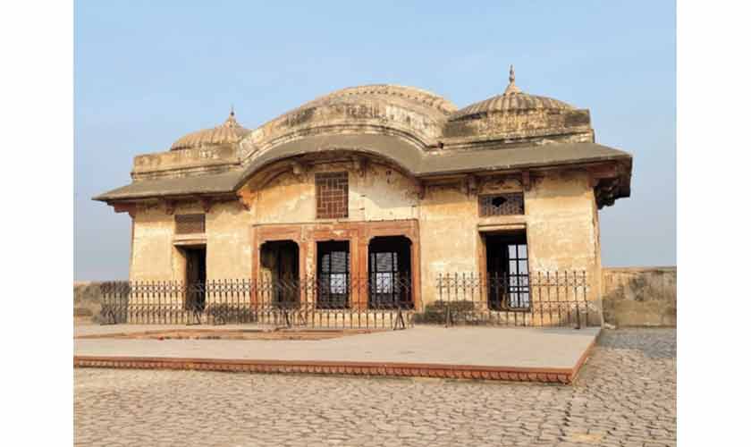 Seh Dari (Three-door Pavilion).