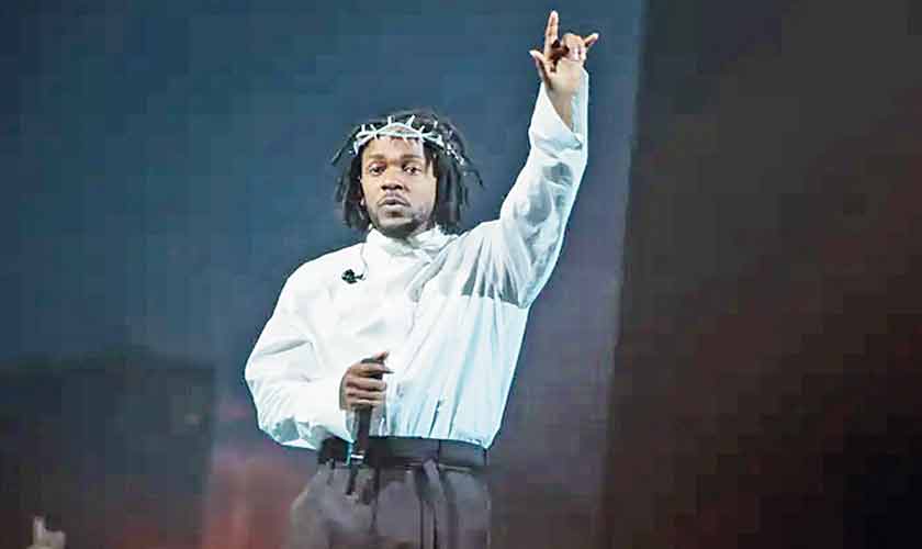 Kendrick Lamar pays tribute to Virgil Abloh in Louis Vuitton Paris