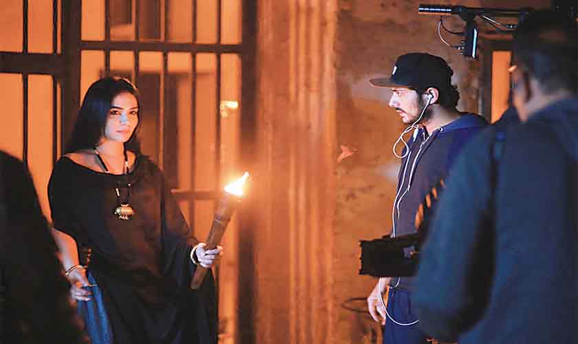 Director and cinematographer Bilal Lashari sharing notes with Humaima Malick, who plays the role of Daaro Nattni in the film.