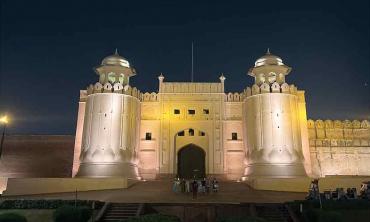 Along the gates of Lahore