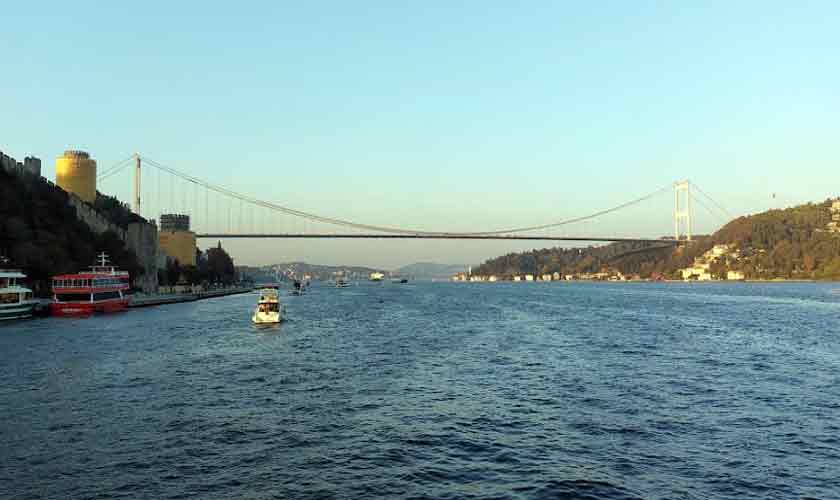 Bosphorus - where East meets West. – Photo by the author