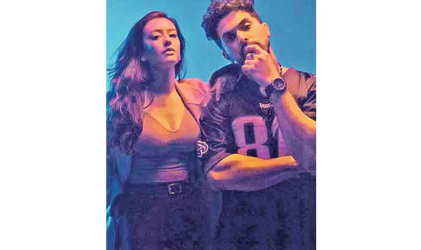 In 2022, Maria Unera collaborated with Osama Karamat, who goes by the stage name of Osama Com Laude (OCL). The two unique artists got together for the song ‘Options’ (produced by Islamabad-based Dotxb).