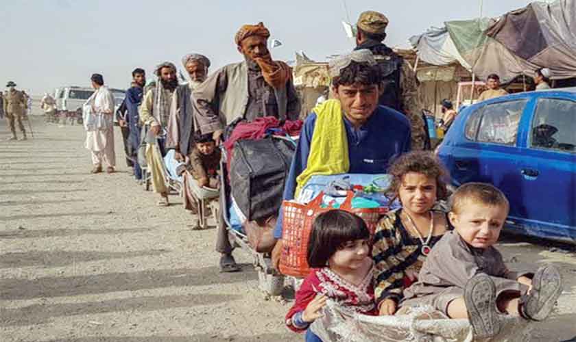 Afghan refugees swarm to safety in Pakistan