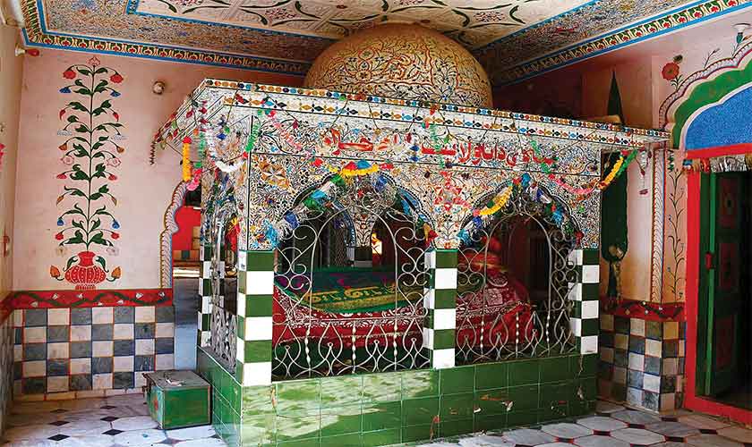 Shrine of Data Vilayat Shah in southern verandah of Data Faiz Darya shrine complex.
