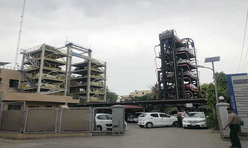 Near Kalma Chowk, a peculiar steel structure catches the passersby’s attention. It’s a set of three multi-storied car lifts that can accommodate up to 12, 30, and 32 cars respectively. — Photo by the author